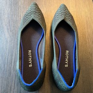 RARE RETIRED Rothy’s emerald snake points 7.5